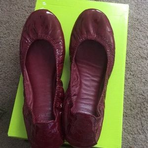 Cute burgundy flats, can dress up or down.